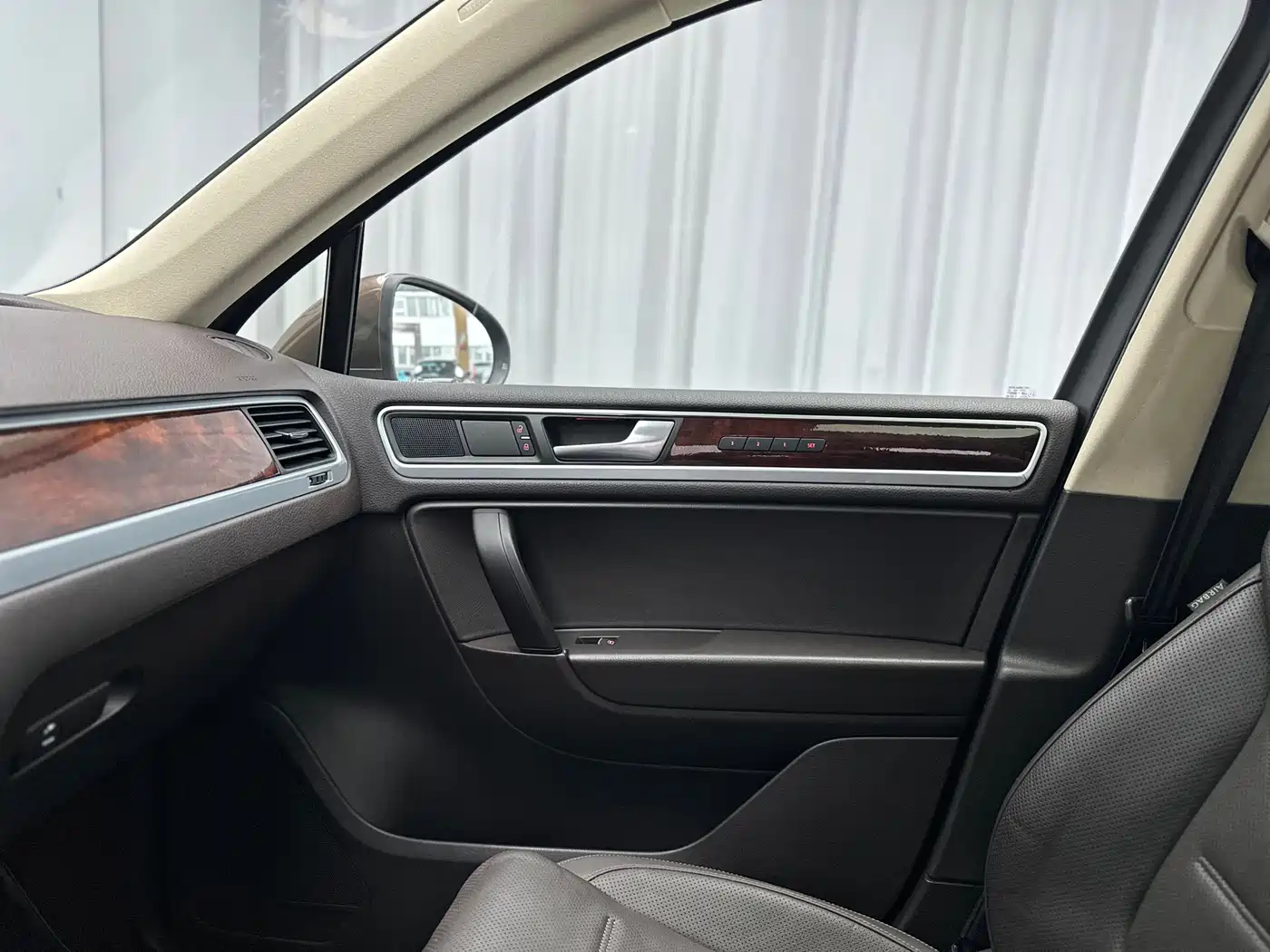 Volkswagen Touareg 2011 3.0TSI Premium фото 26
