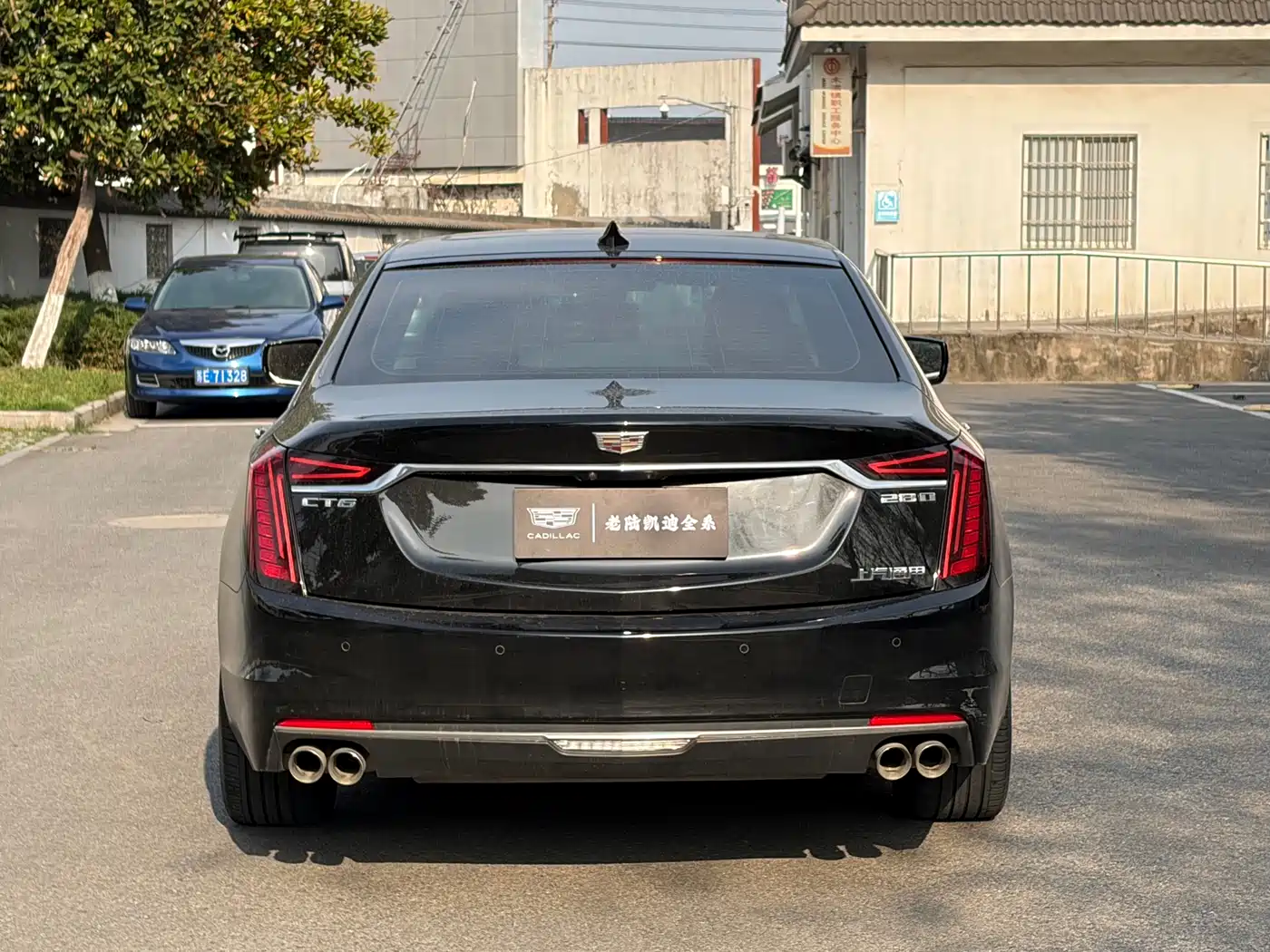 CADILLAC CT6