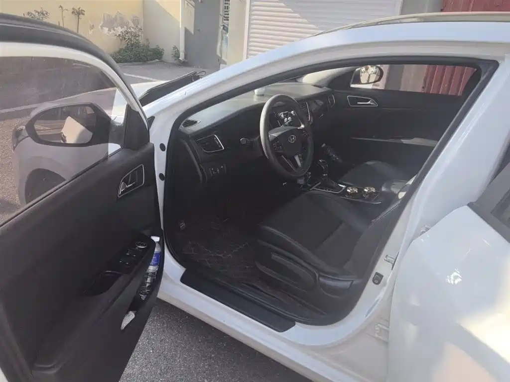 Hyundai Mistra 2014 1.8L Auto Smart GLS фото 14