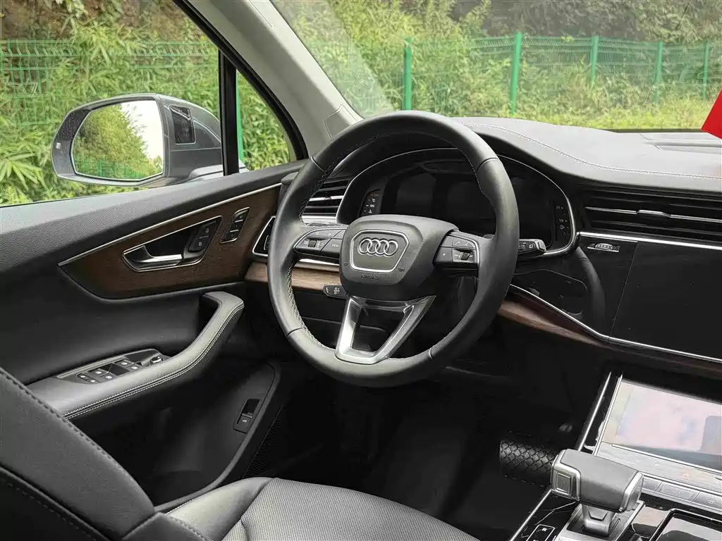 Audi Q7 2025 2025 55 TFSI quattro S line Sport
