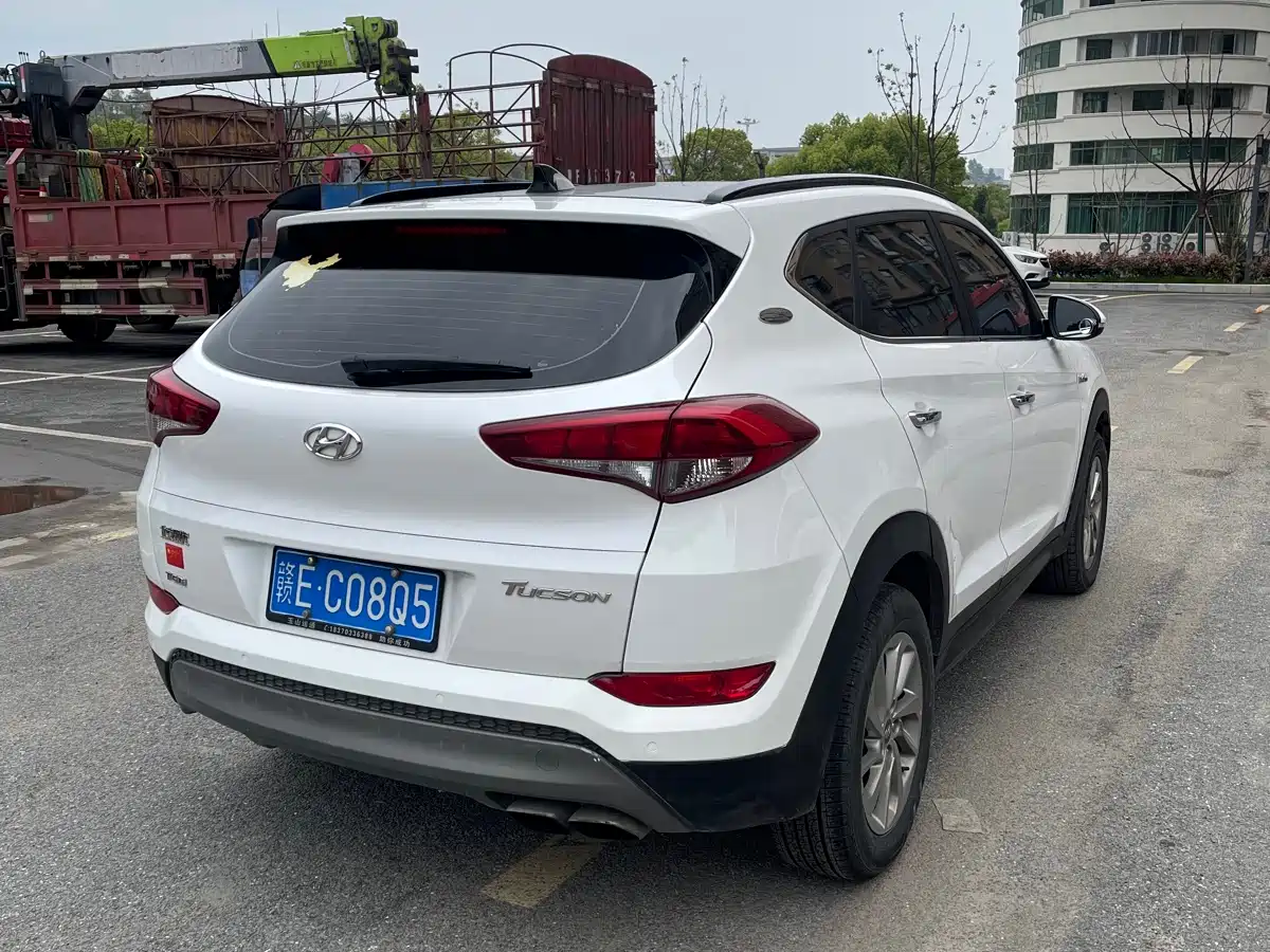 HYUNDAI TUCSON