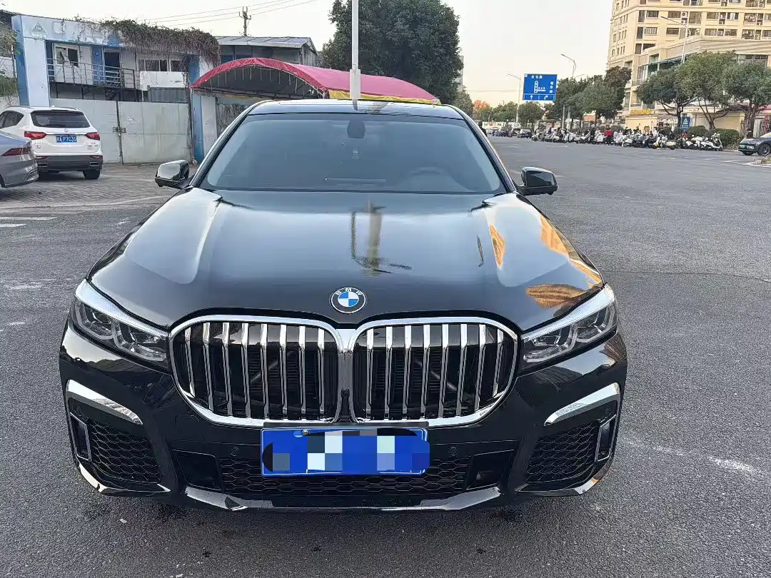 BMW 7 Series 2009 Model 740Li Leading Edition фото 2