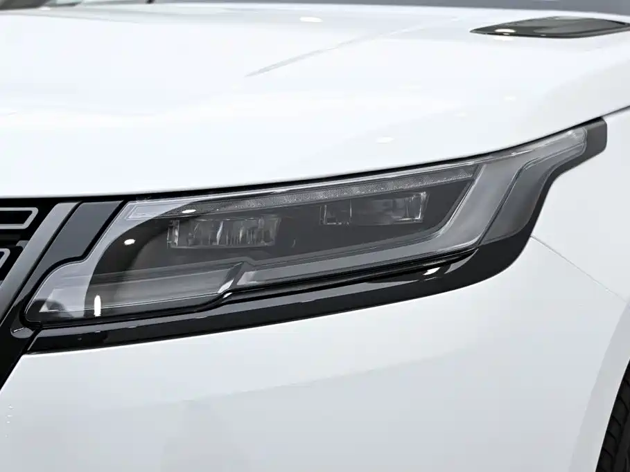 Photo 8 - Land Rover Range Rover Velar
