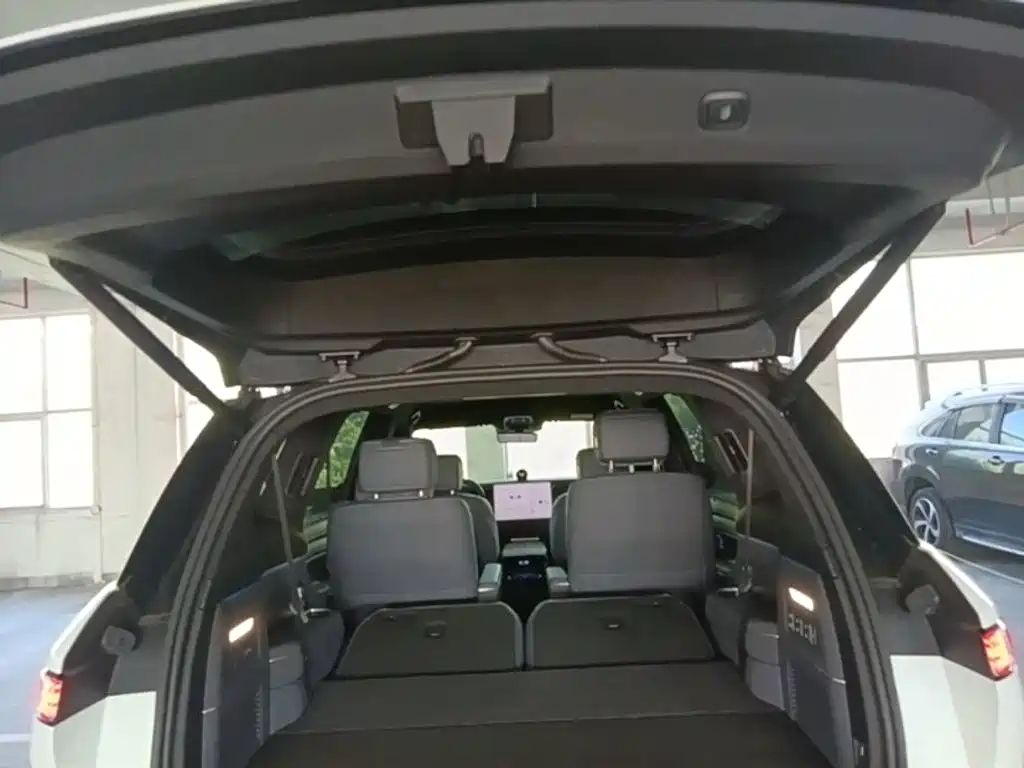 NIO ES8 2026 2025 Model 6-Seat Executive Luxury Edition