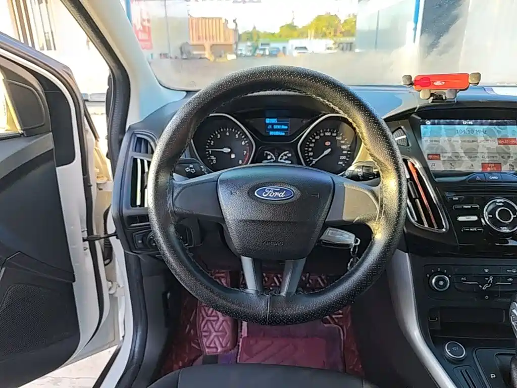 Фото 11 - Ford Focus