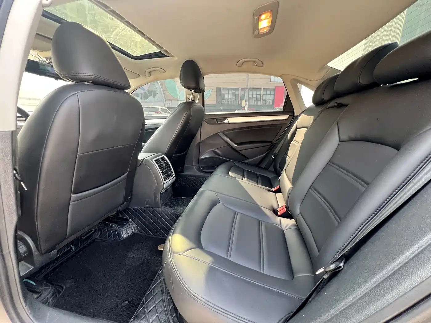 Volkswagen Passat 2011 1.8TSI DSG Honor Edition фото 9