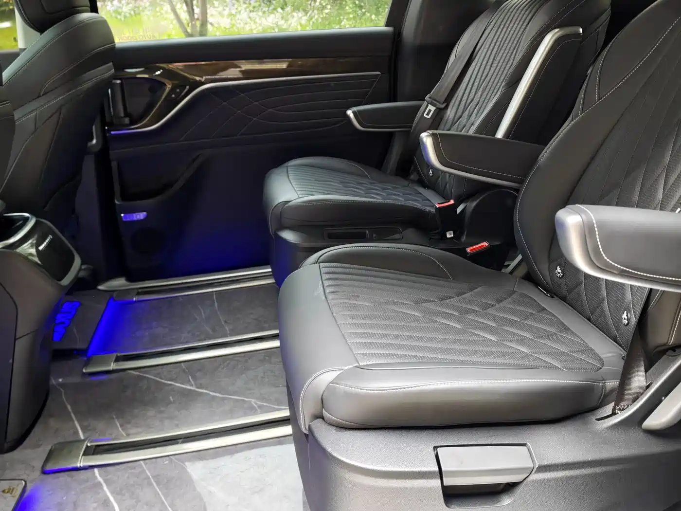 SAIC Maxus Maxus G90 2024 2.0T Stellar 7-Seater фото 7
