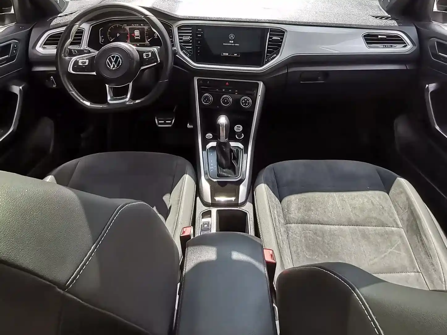 Photo 3 - Volkswagen T-ROC