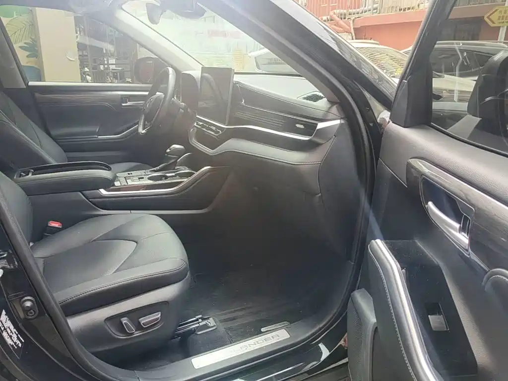Photo 13 - Toyota Highlander
