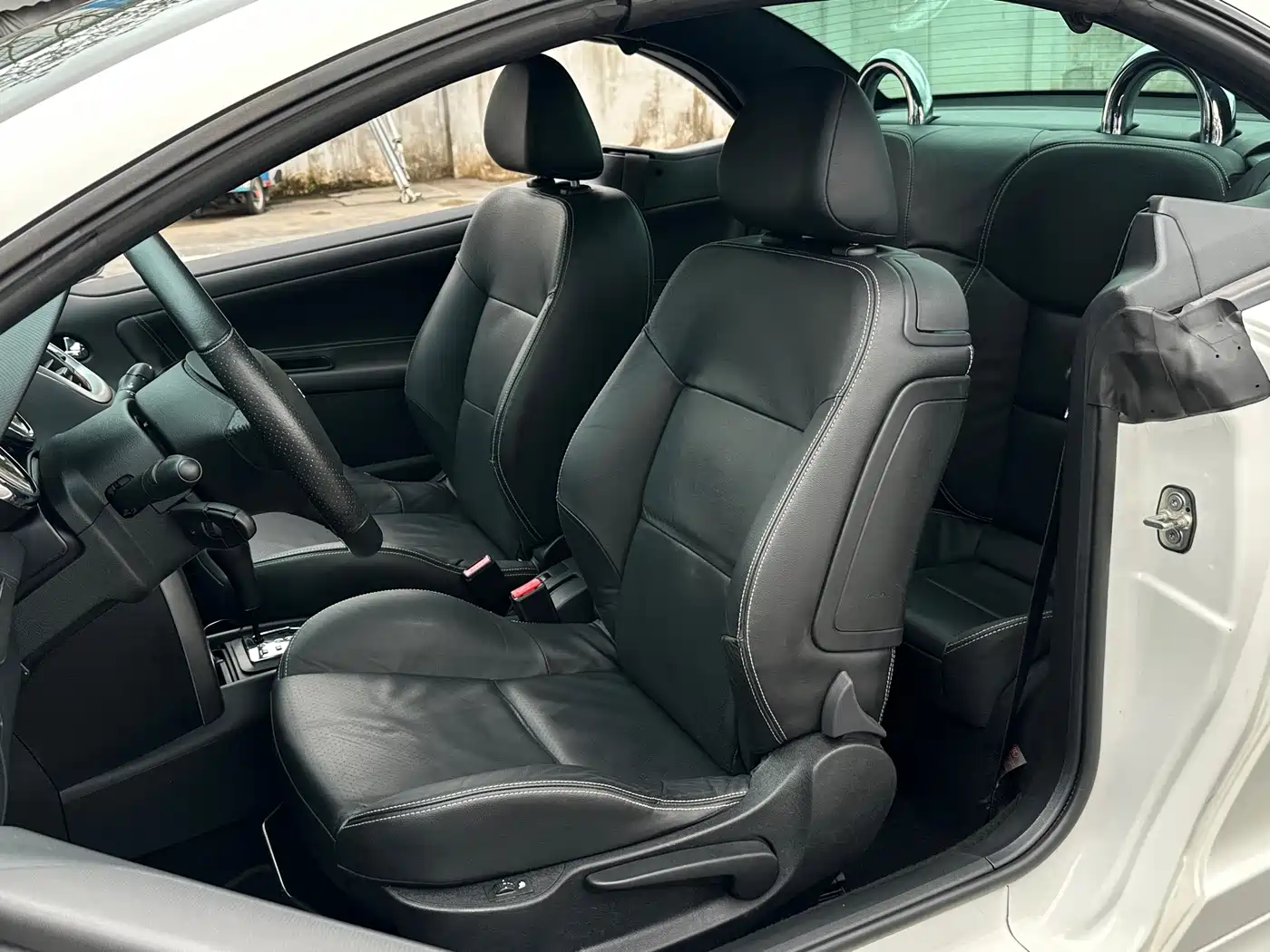 Peugeot 207 (Import) 2013 2013 1.6L CC Roland Garros Luxury