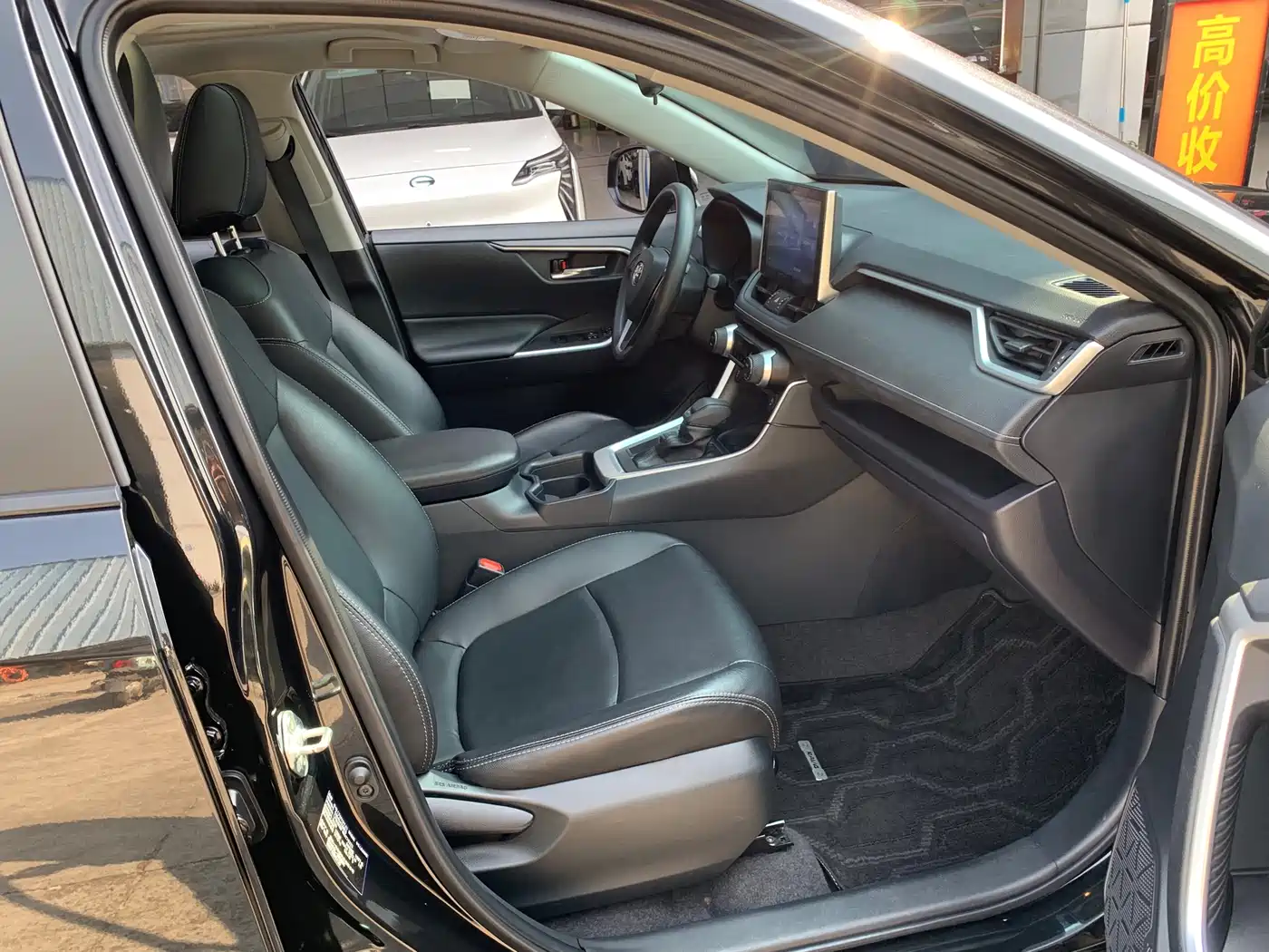 Toyota RAV4 Rongfang 2022 2.0L CVT 2WD Trend Edition фото 14
