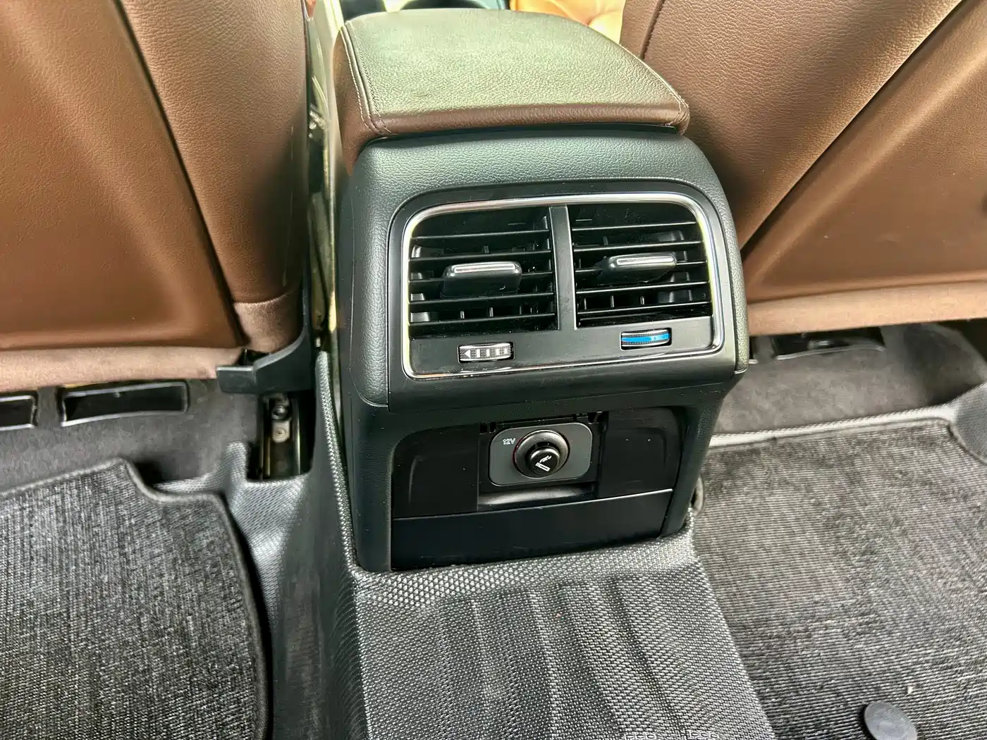 Фото 14 - Audi A4L