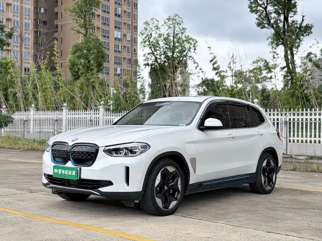BMW iX3 Innovative Leader