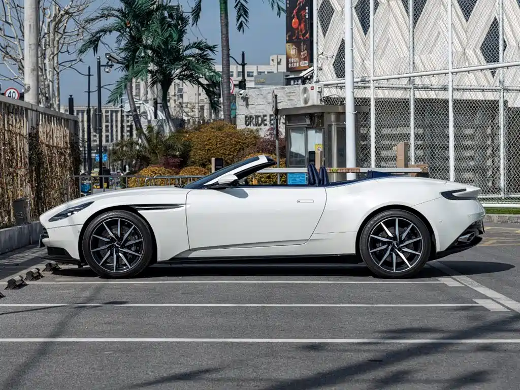 Фото 7 - Aston Martin DB11