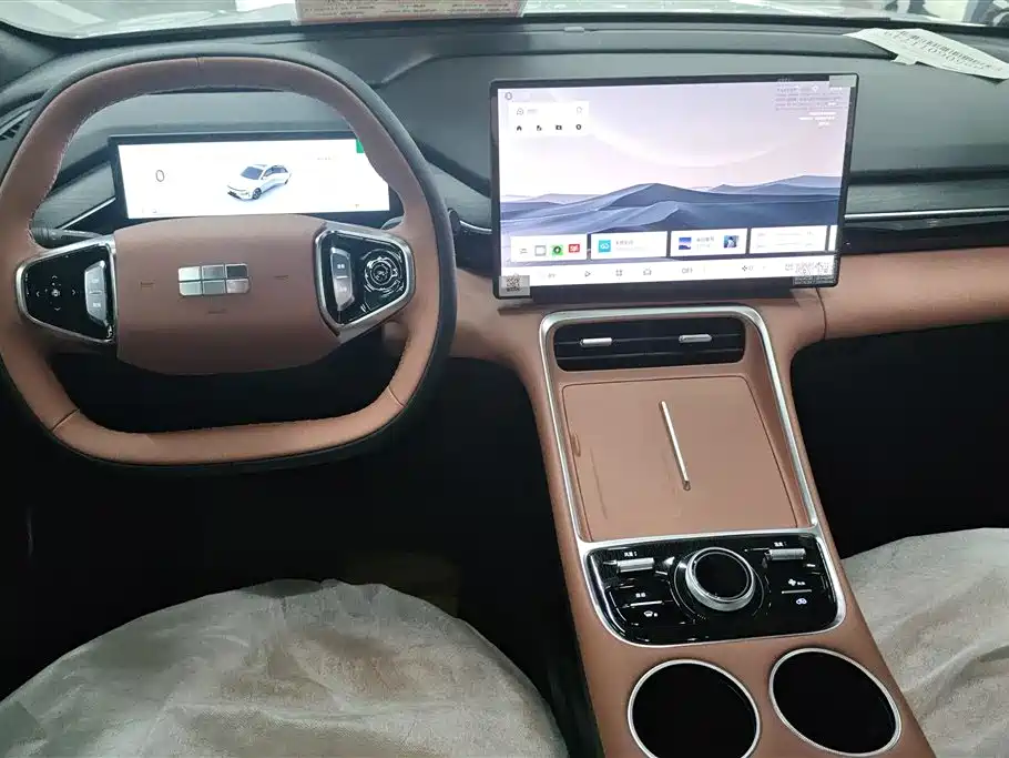 Geely Galaxy Galaxy L6 2025 EM-i 140km Explorer+ Edition фото 12