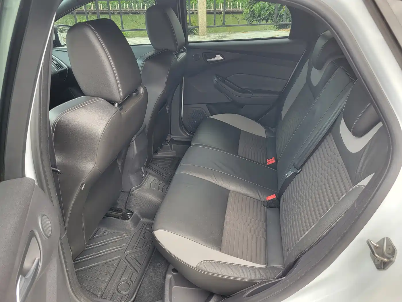 Ford Focus (Import) 2014 2013 2.0T ST Standard Edition