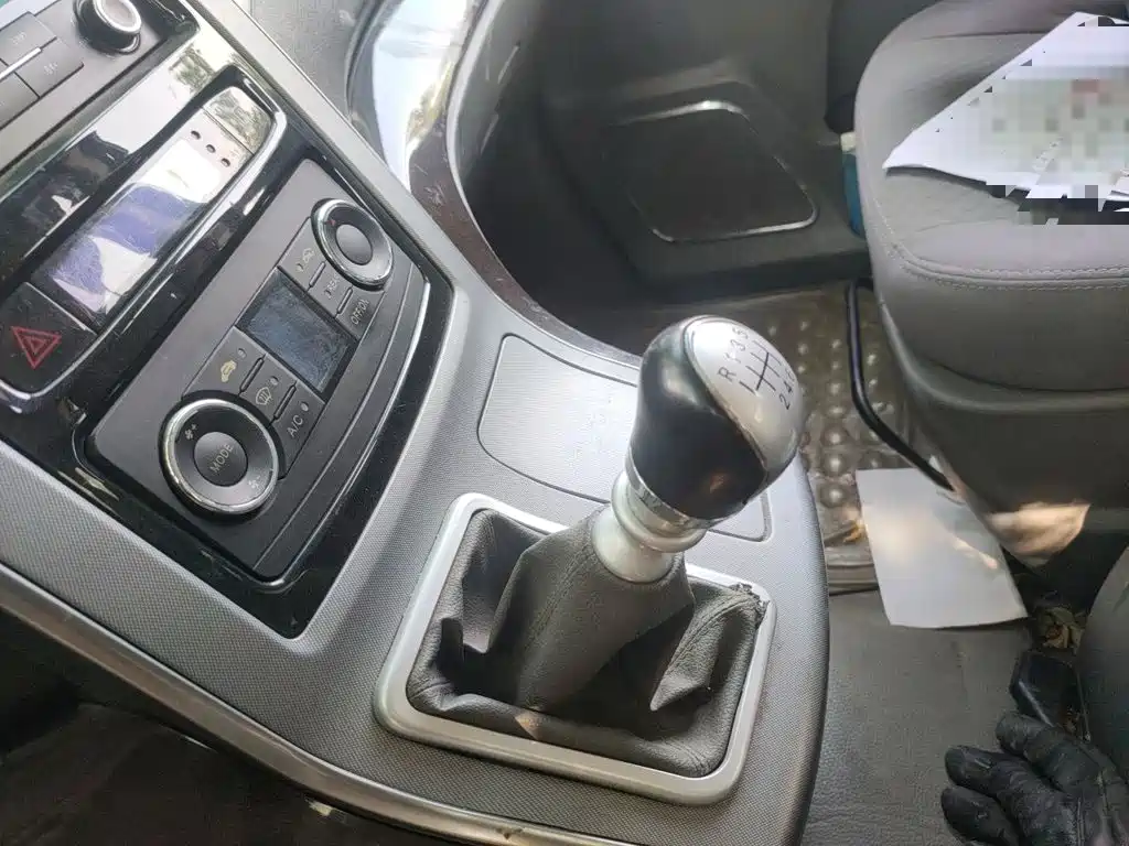 Dongfeng Fengxing Fengxing CM7 2015 2014 2.4L Manual Business Edition