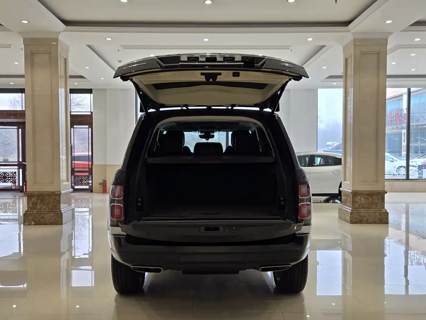 Land Rover Range Rover 2021 3.0 L6 Heritage Edition фото 7