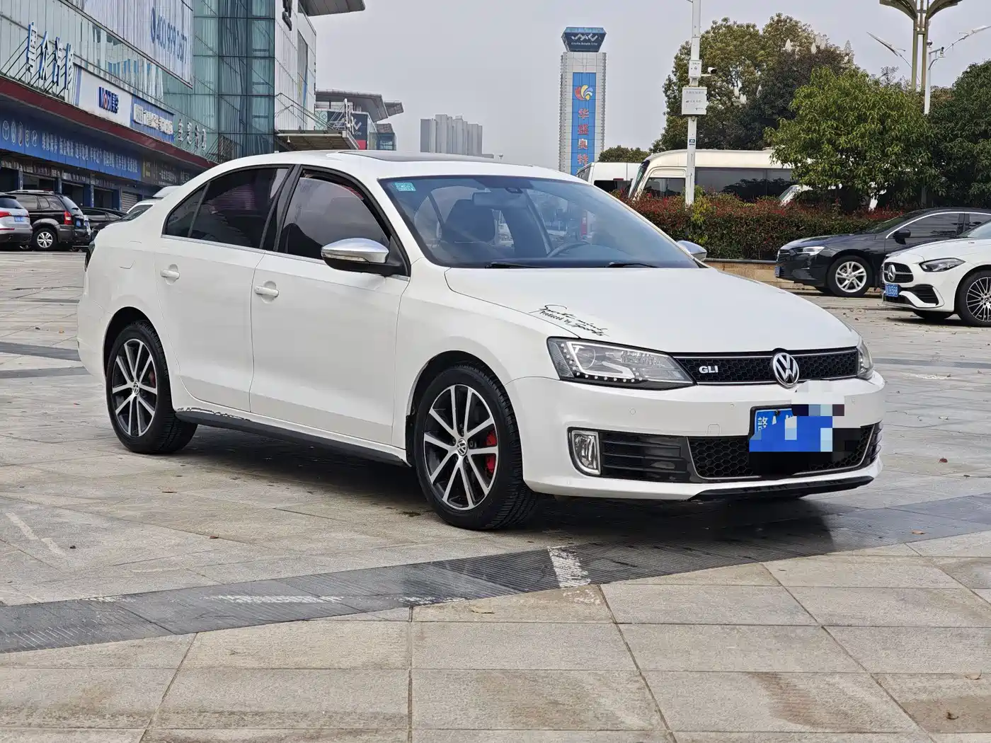 Volkswagen Sagitar 2013 2.0TSI GLI фото 3