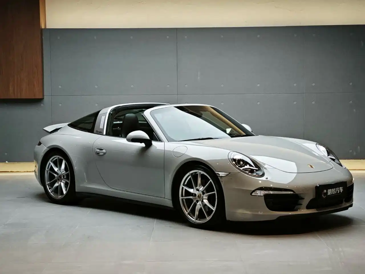 Photo 1 - Porsche 911