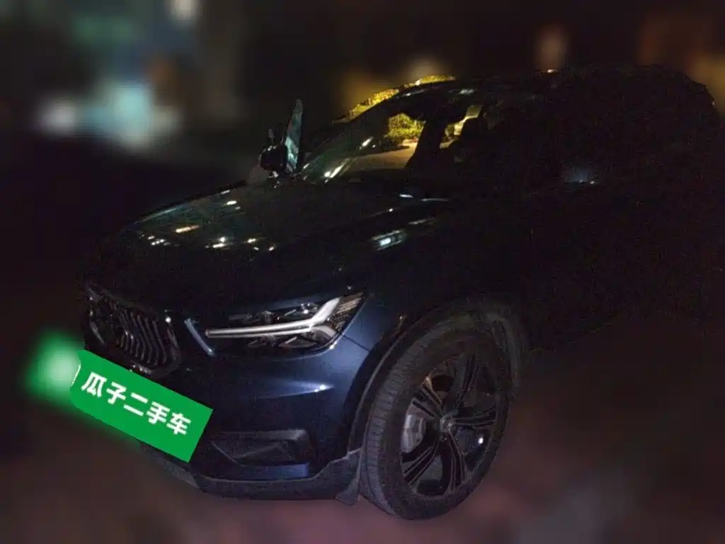Фото 1 - Volvo XC40