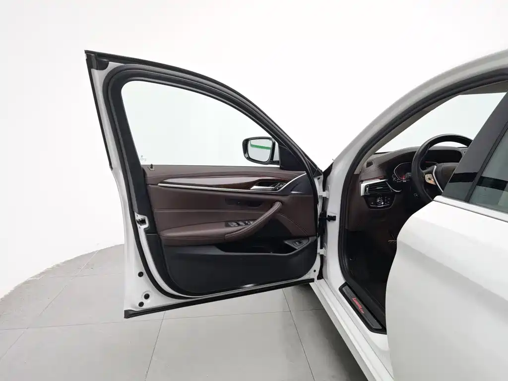 Фото 8 - BMW 5 Series
