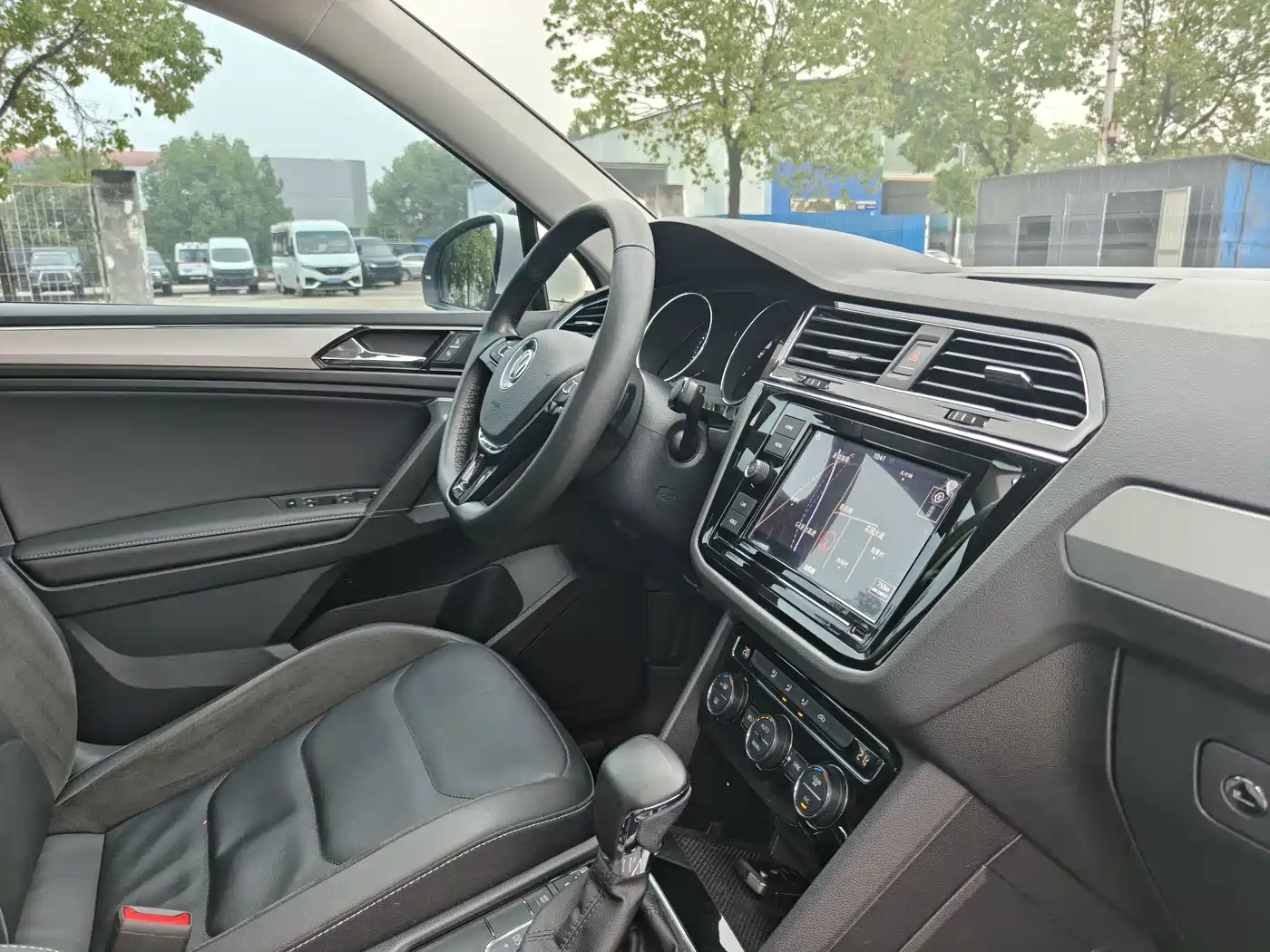 Фото 17 - Volkswagen Tiguan L