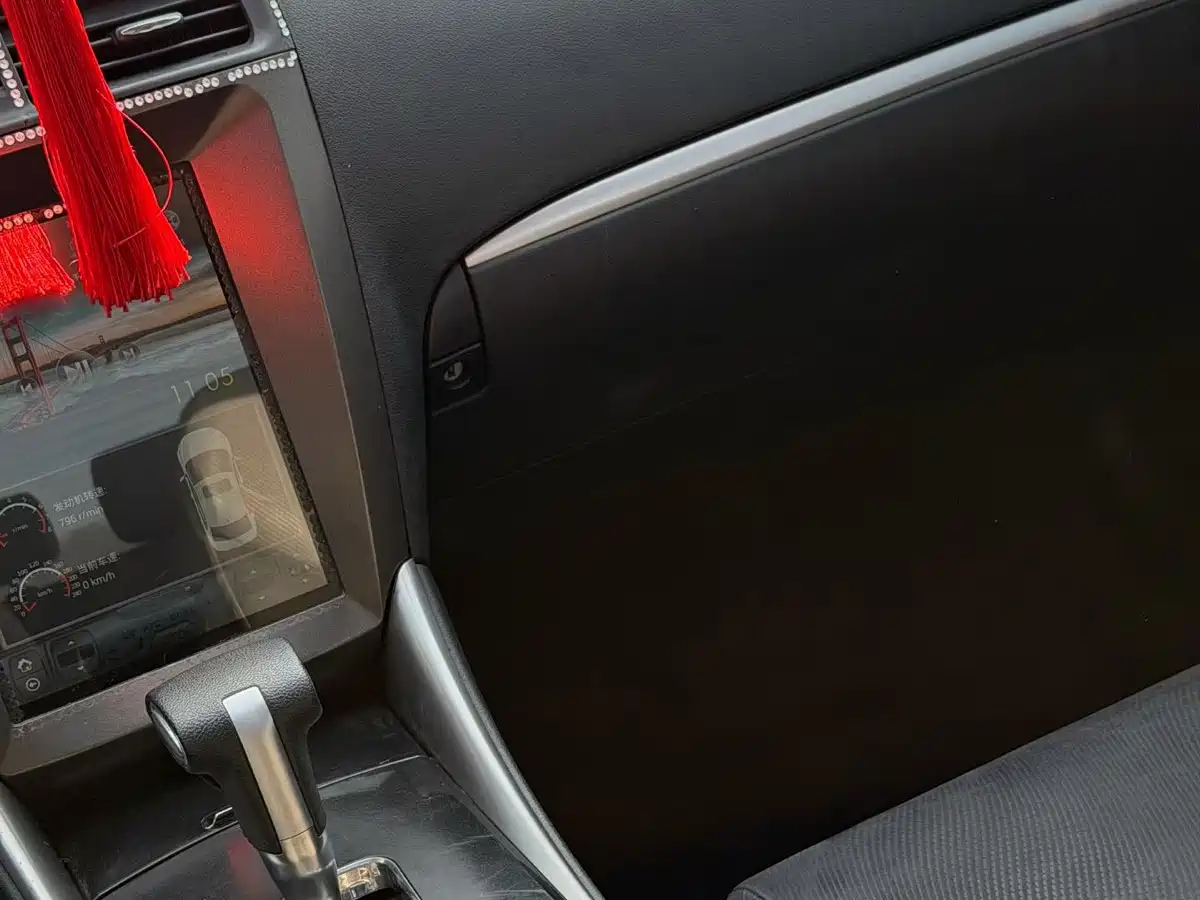 Фото 7 - Lexus IS