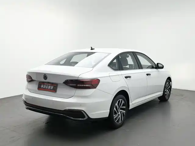 Volkswagen Lavida 2023 Facelift 1.5L Automatic 5 Million Edition — фото 2