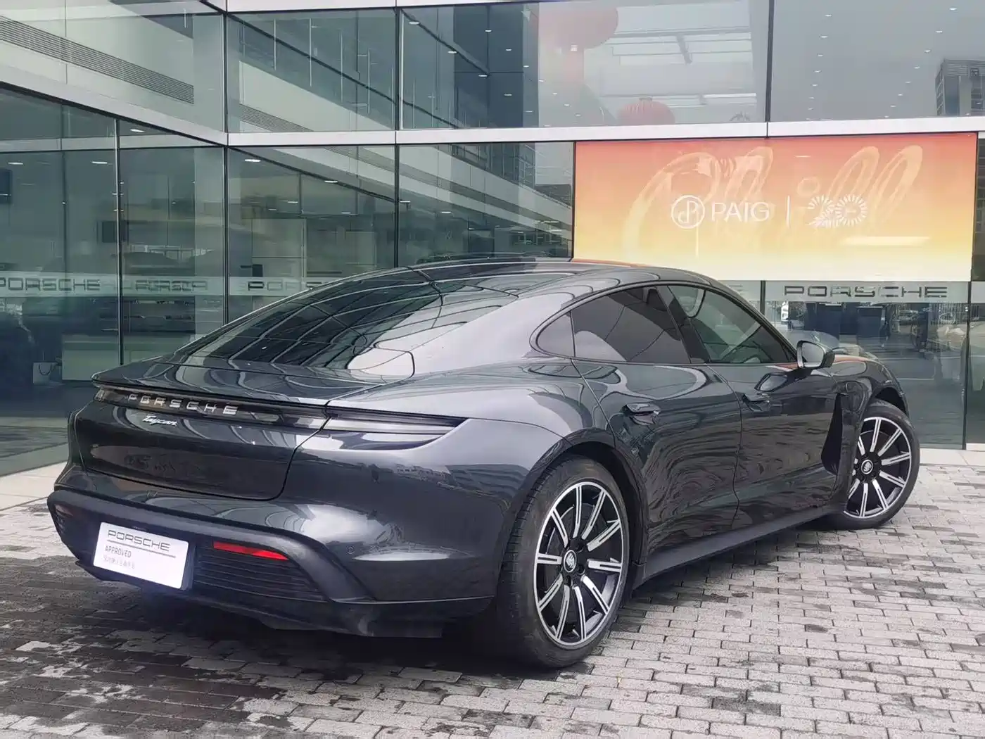 PORSCHE TAYCAN