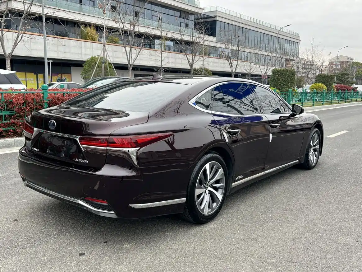 LEXUS LS