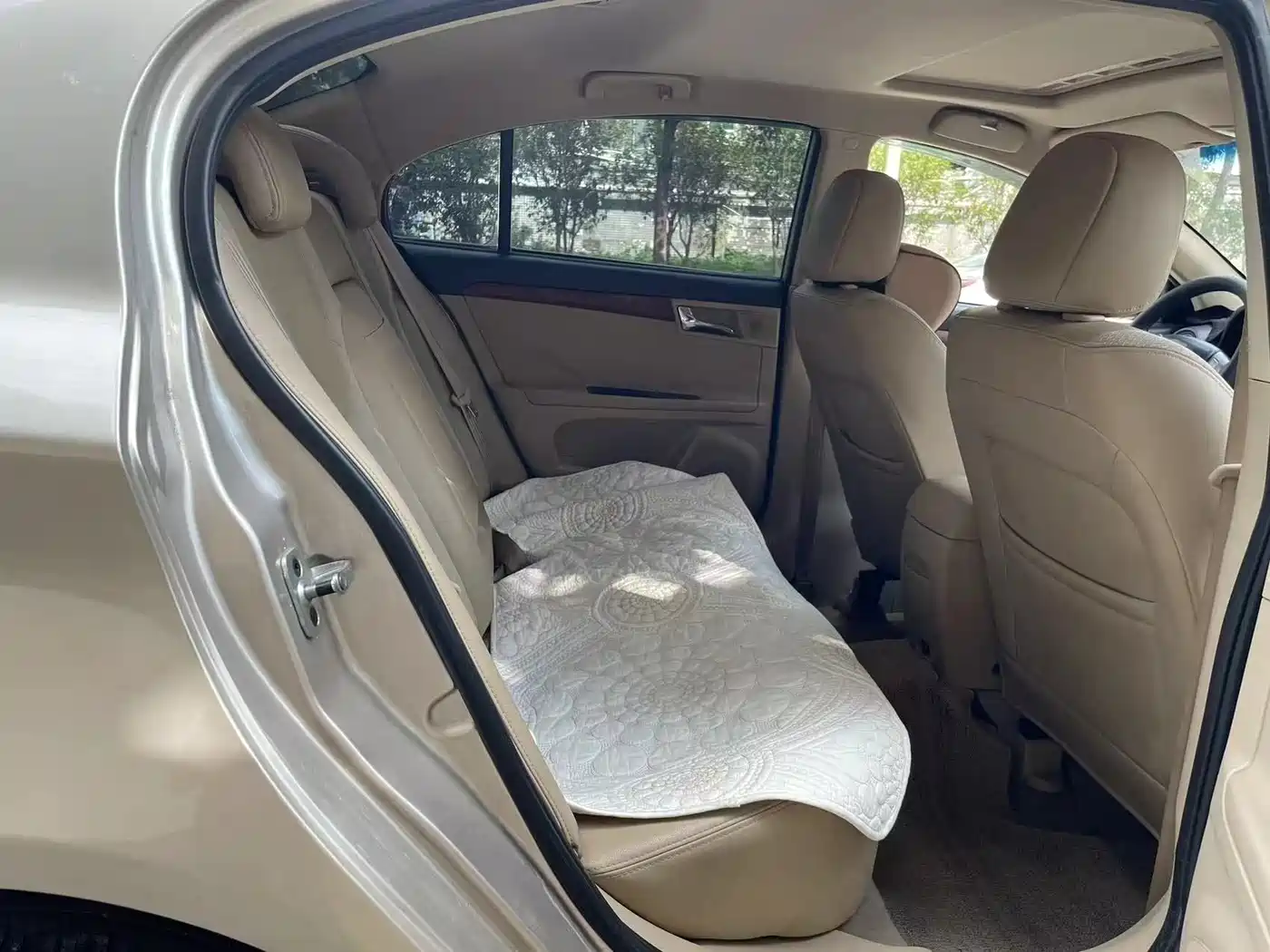 Roewe 350 2015 2014 1.5L Automatic Joy Edition