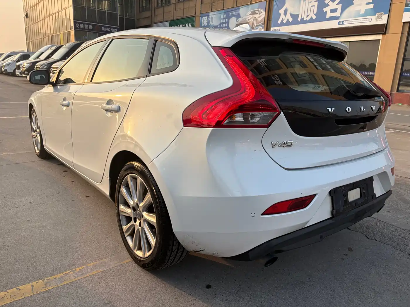Фото 7 - Volvo V40