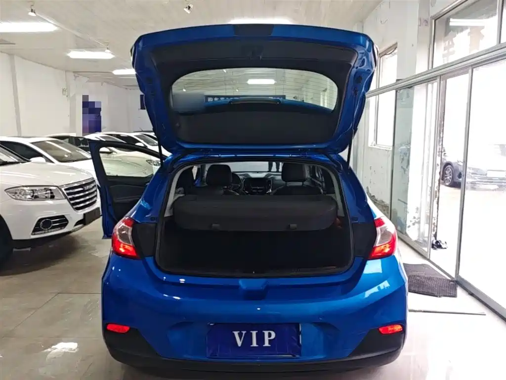 Chevrolet Cruze 2017 1.4T Hatchback DCT Leading Edge Edition фото 19