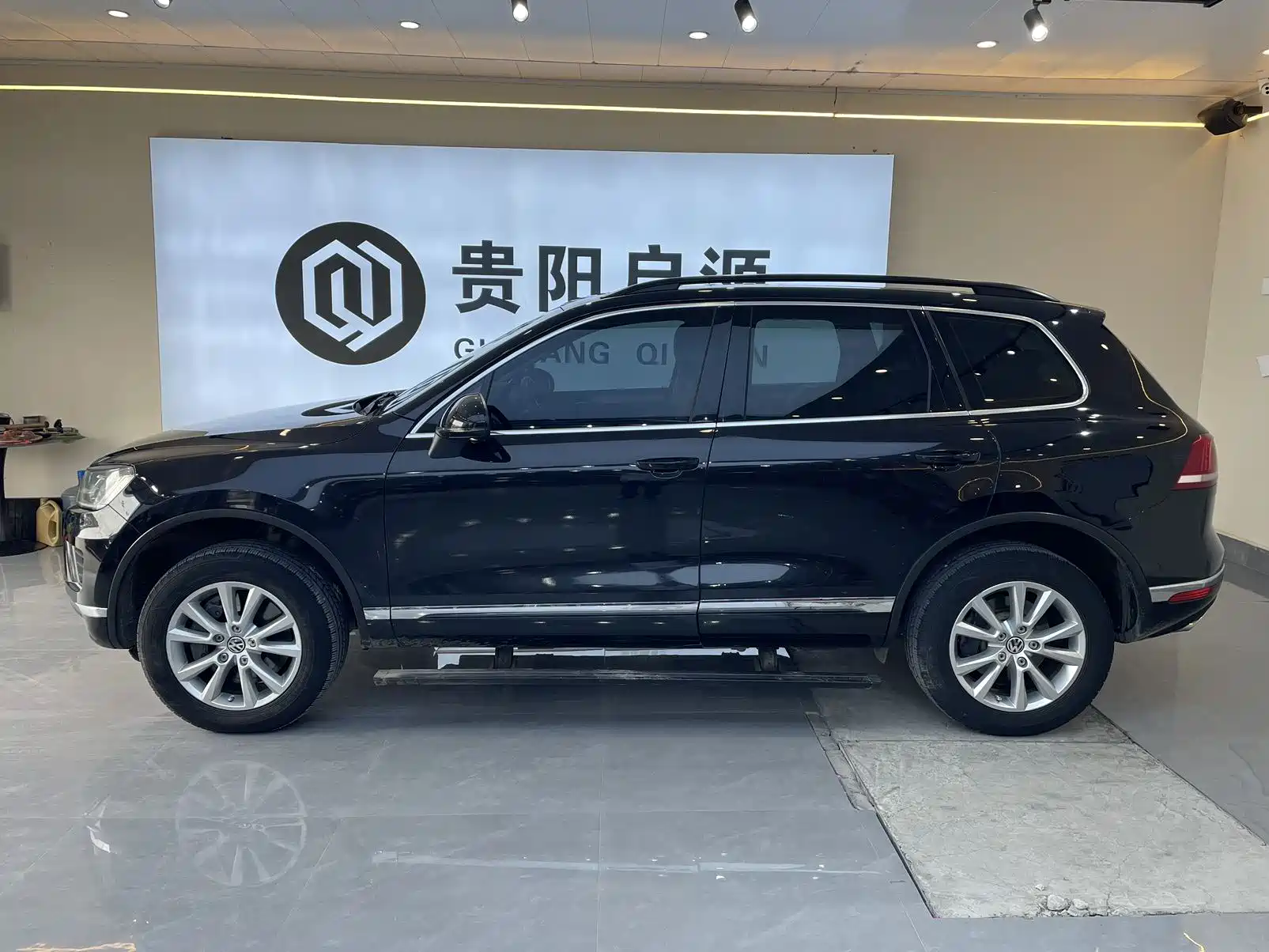 Фото 3 - Volkswagen Touareg