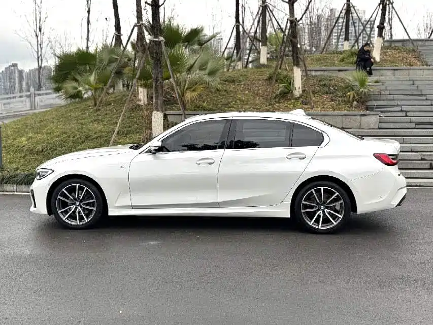 Photo 3 - BMW 3 Series