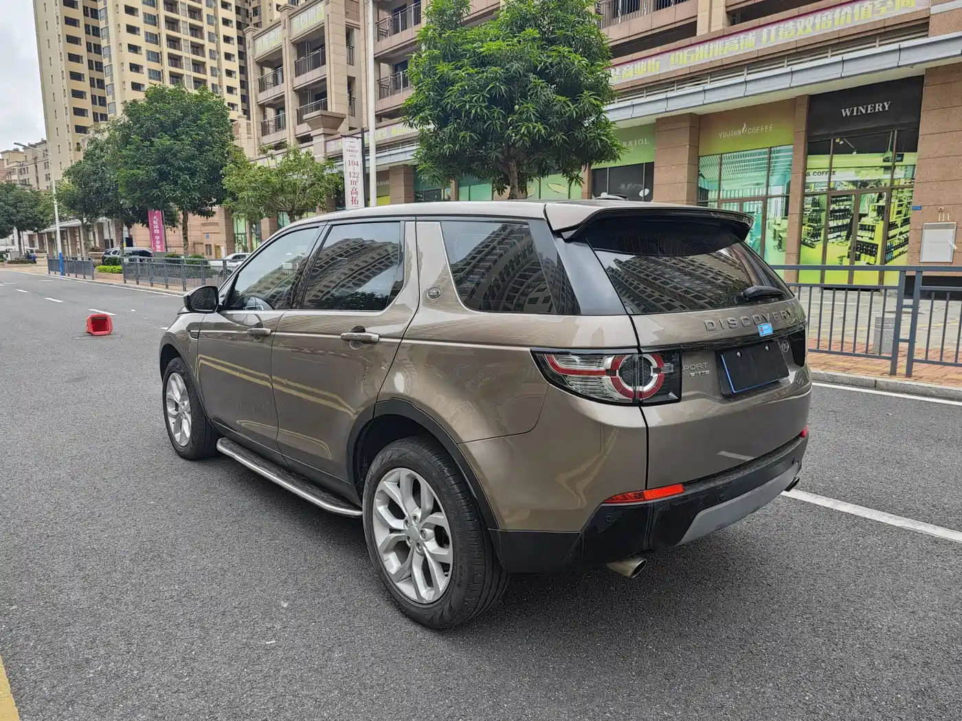 Land Rover Discovery Sport (Import) 2015 2.0T SE фото 4