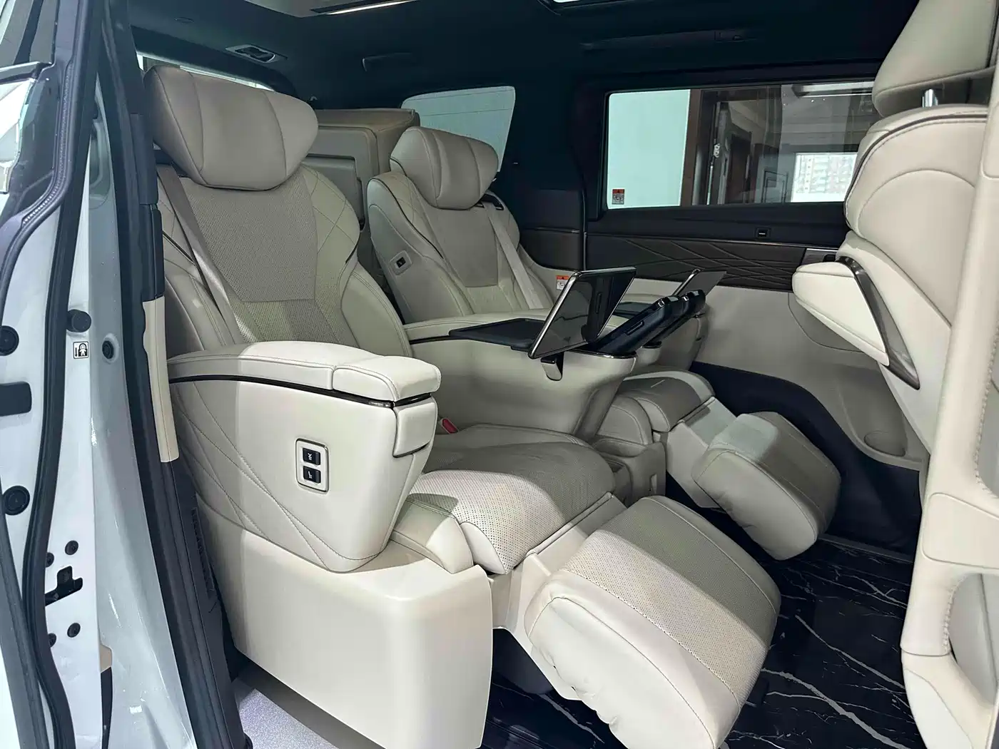 Toyota Vellfire 2024 Crown Hybrid 2.5L Executive Premium Edition фото 17