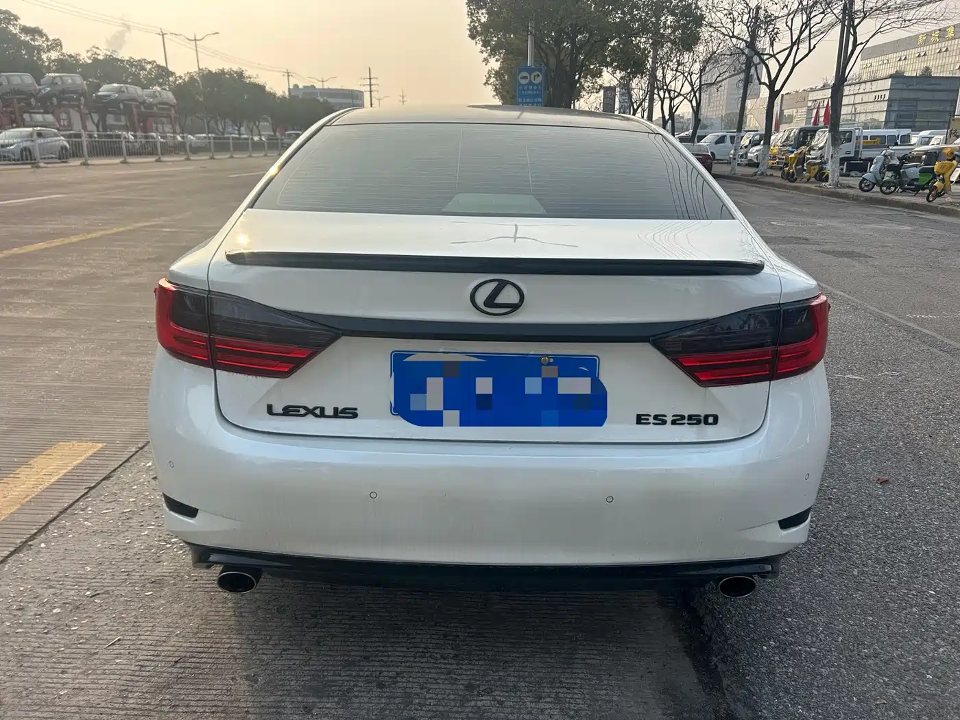 Фото 5 - Lexus ES