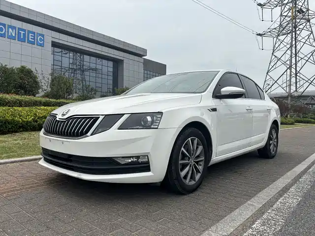 Škoda Octavia 2018 1.6L Automatic Comfort