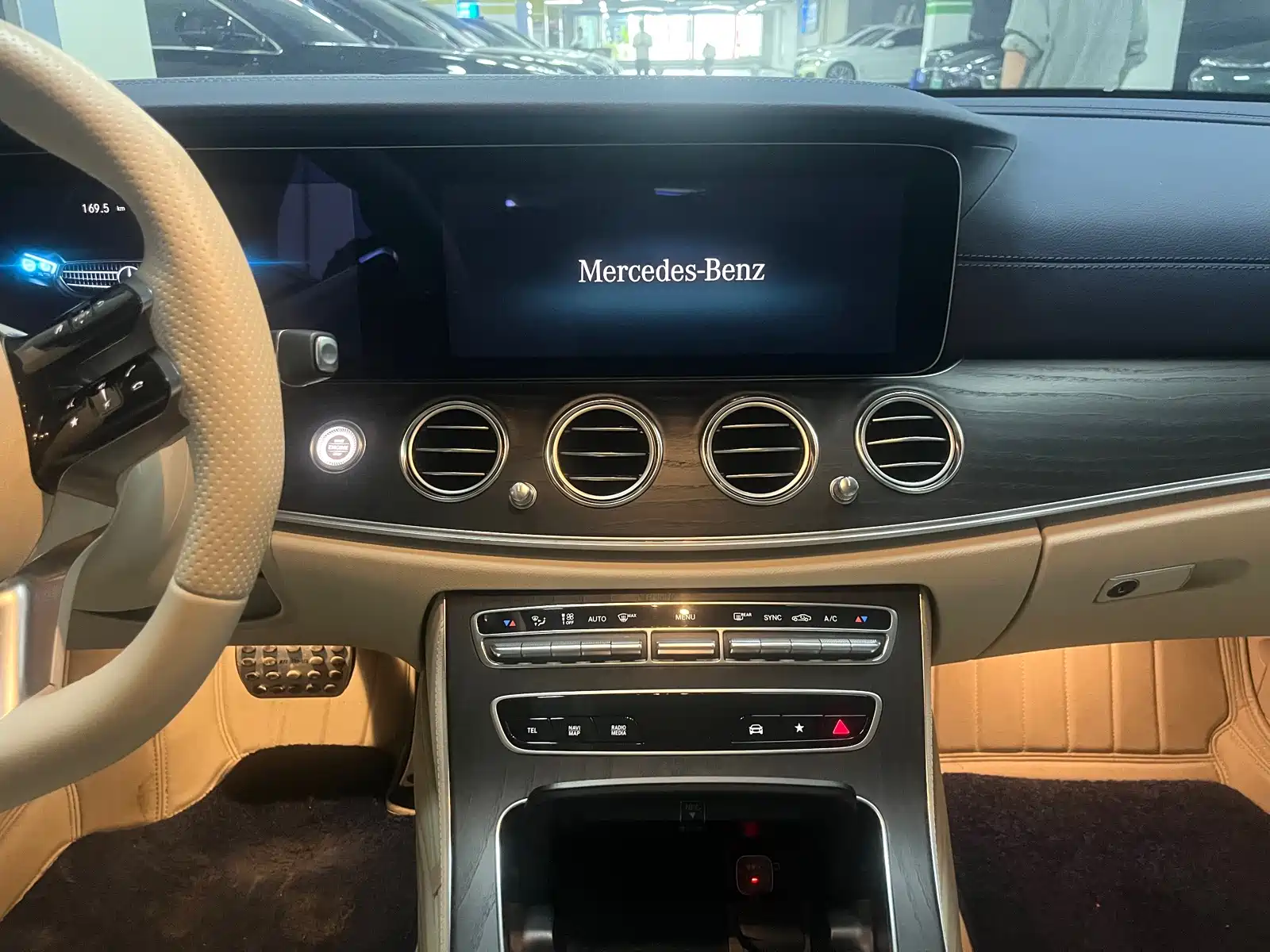 صورة 7 - Mercedes-Benz E-Class