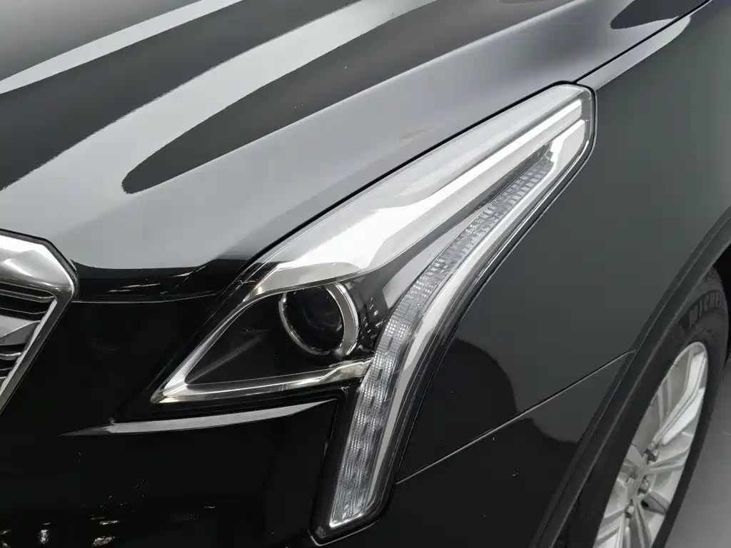 Фото 7 - Cadillac XT5