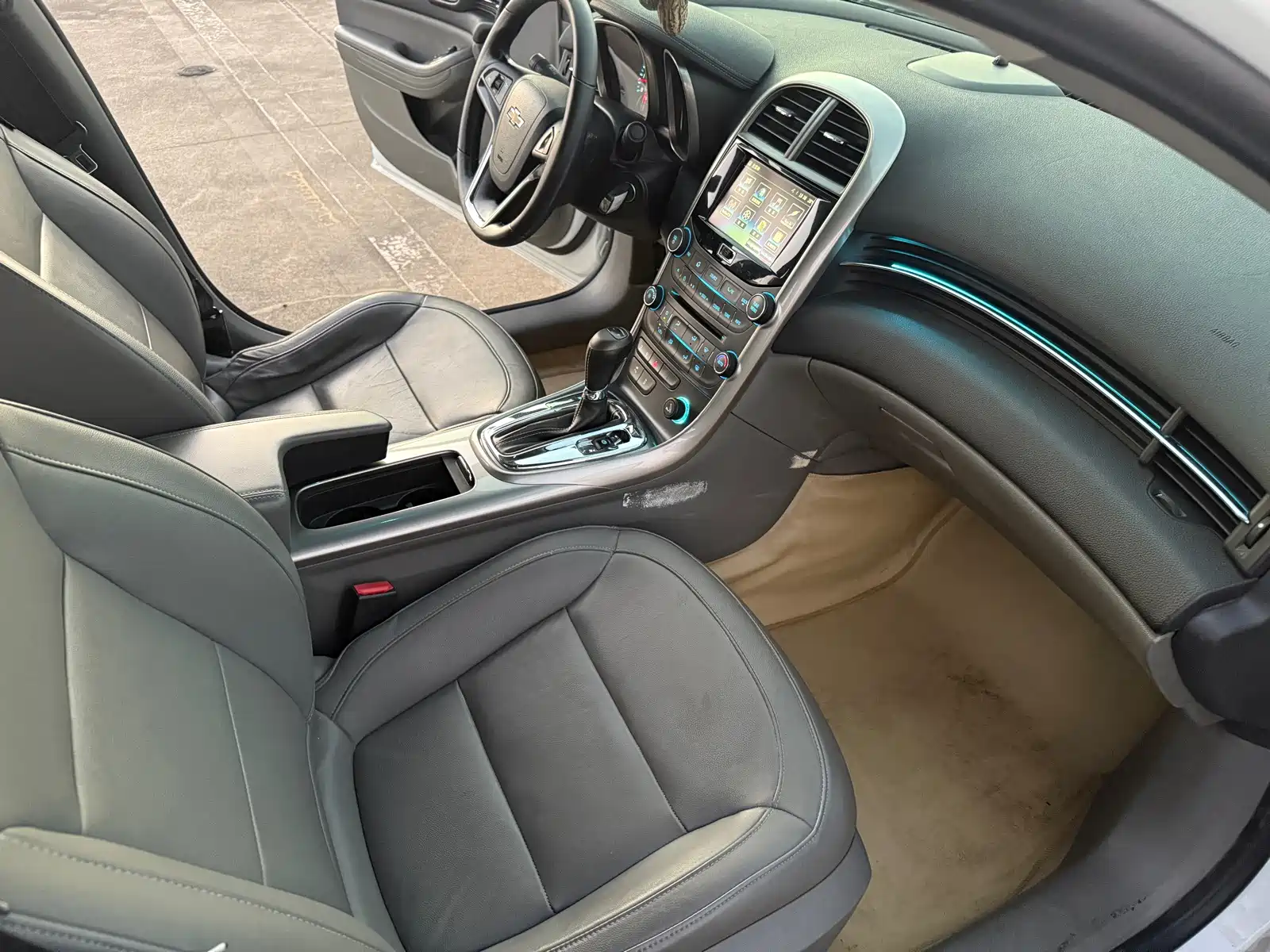 Photo 11 - Chevrolet Malibu