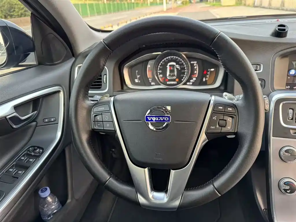Volvo V60 2018 2017 Cross Country T5 AWD China V