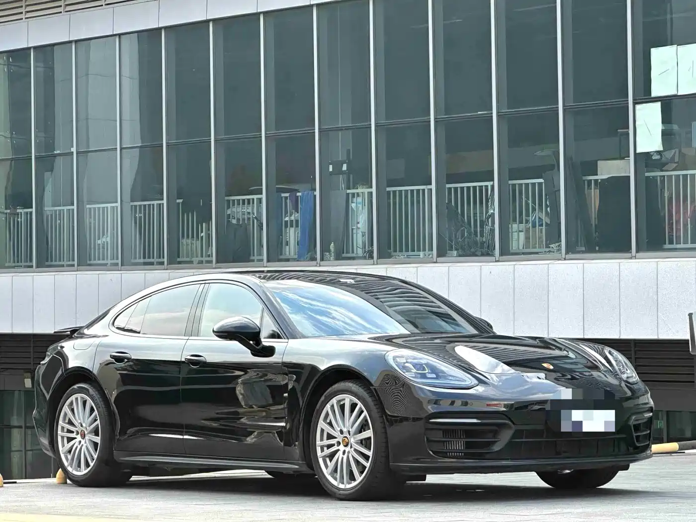 Photo 3 - Porsche Panamera
