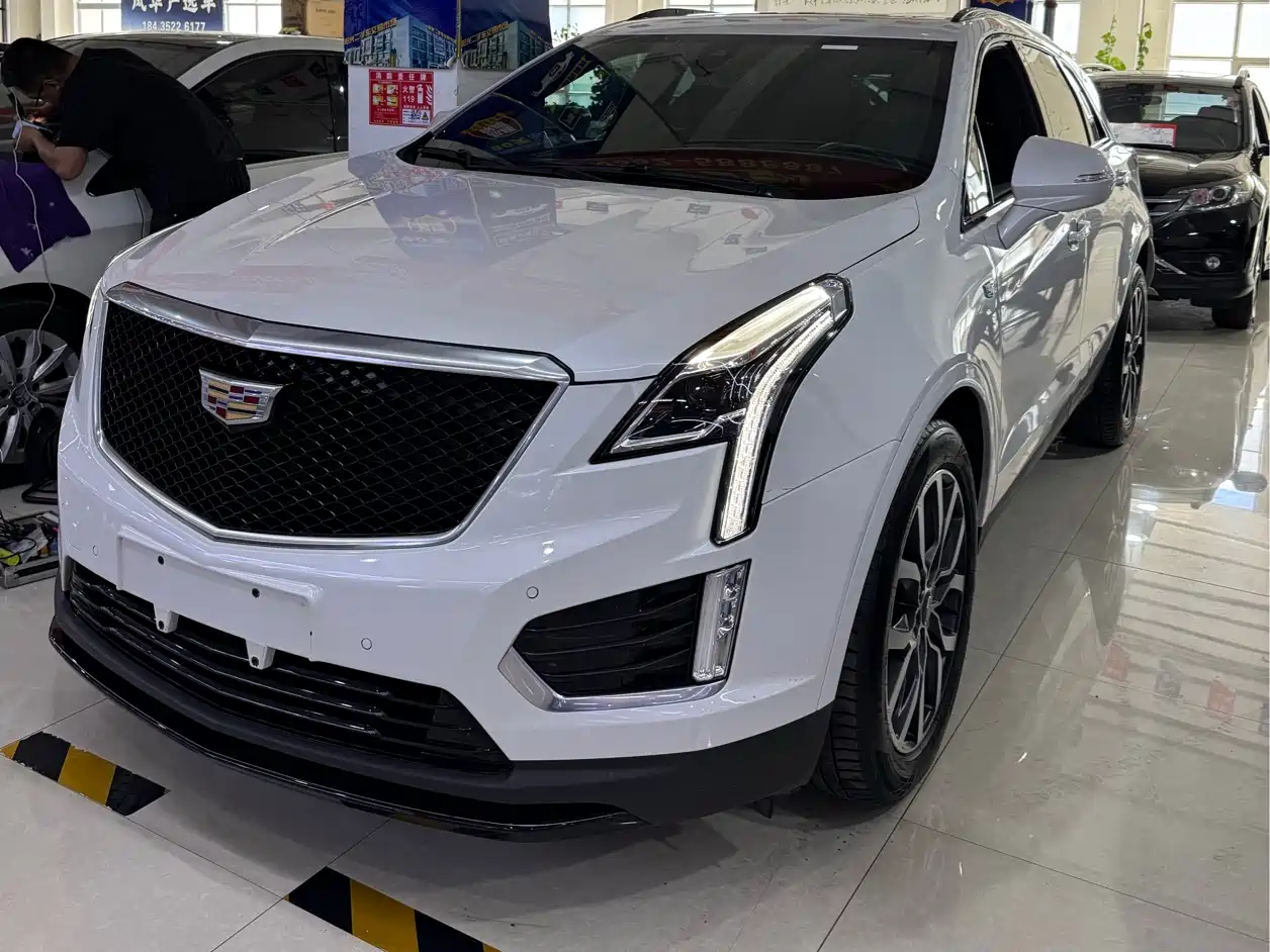 Фото 1 - Cadillac XT5