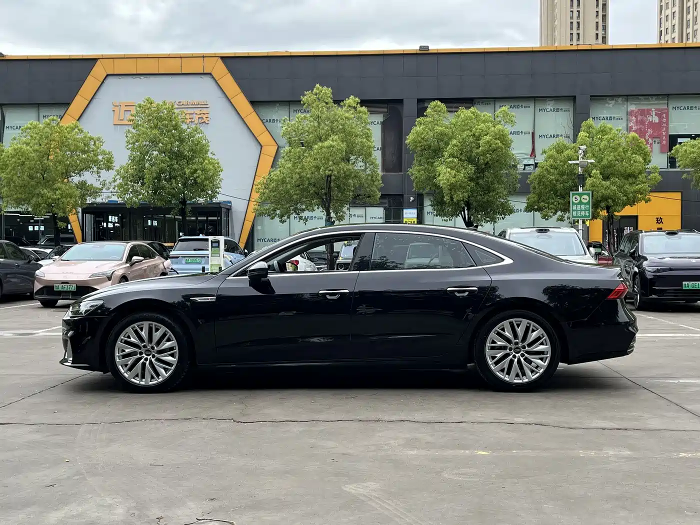 Audi A7L 2024 45TFSI S-line Dream Edition Crystal Package фото 3