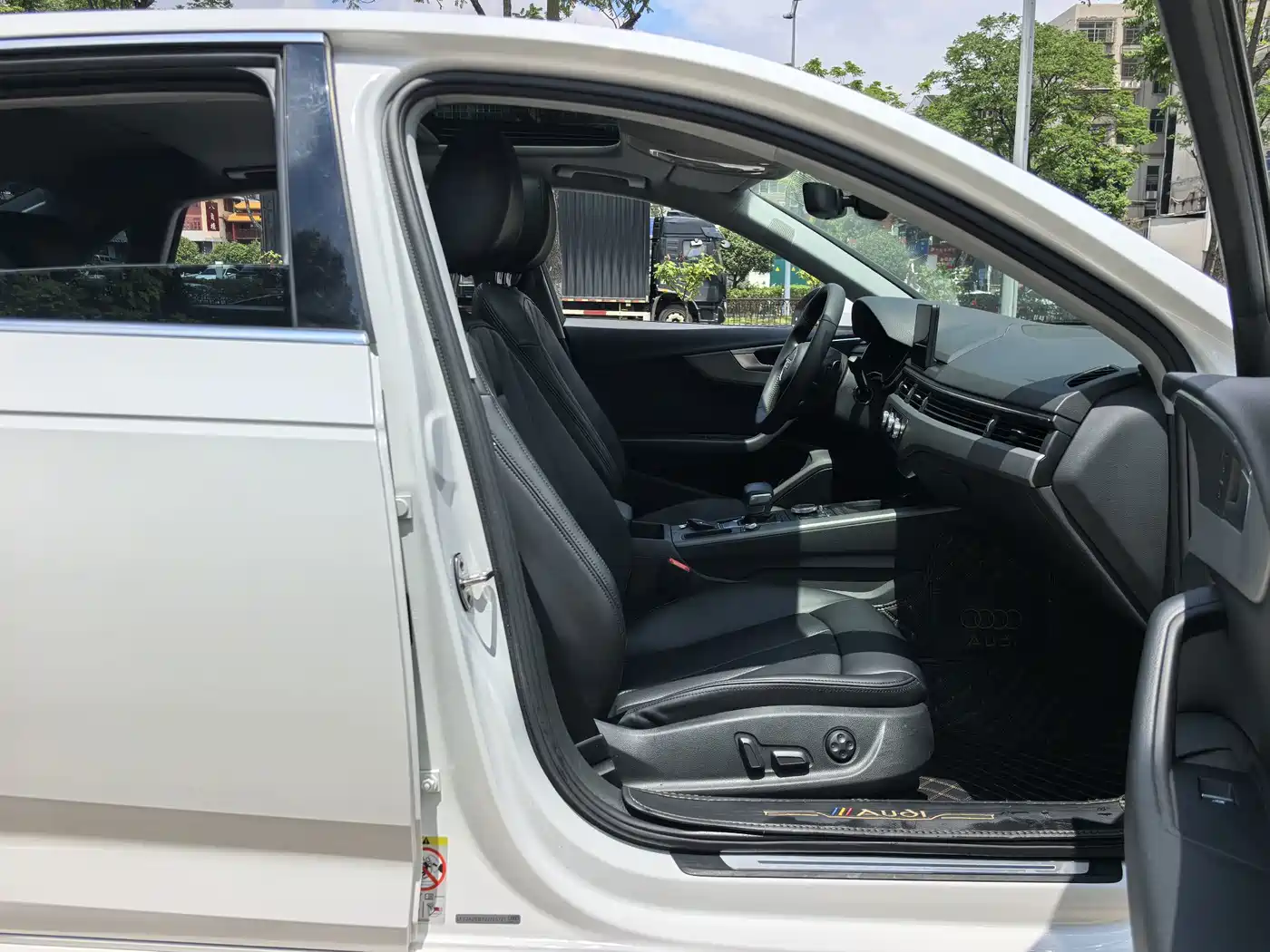 Photo 6 - Audi A4L