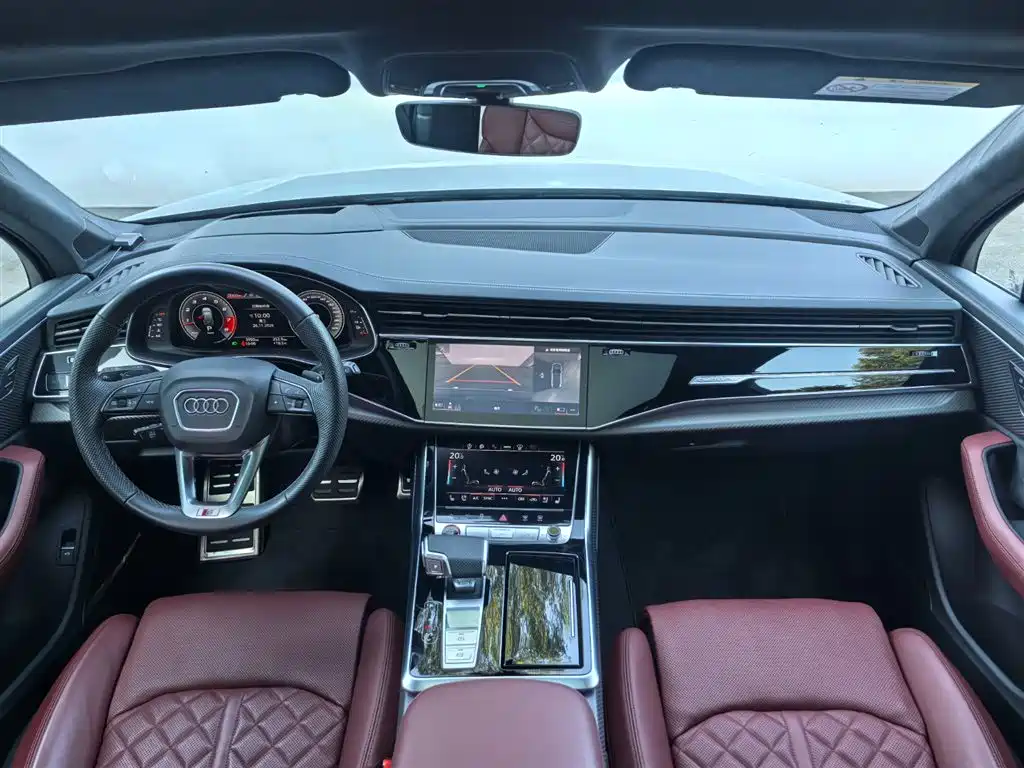 Audi SQ7 2024 4.0 TFSI фото 7