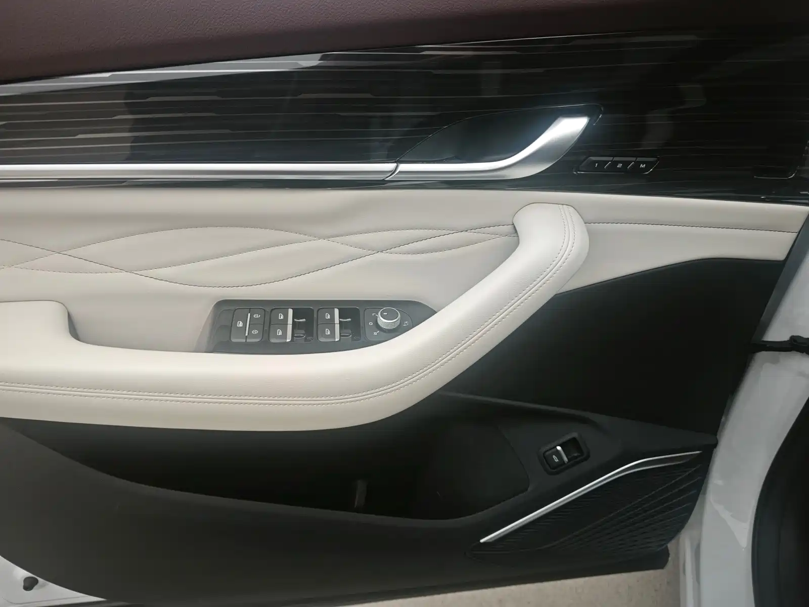 Фото 7 - Geely Monjaro